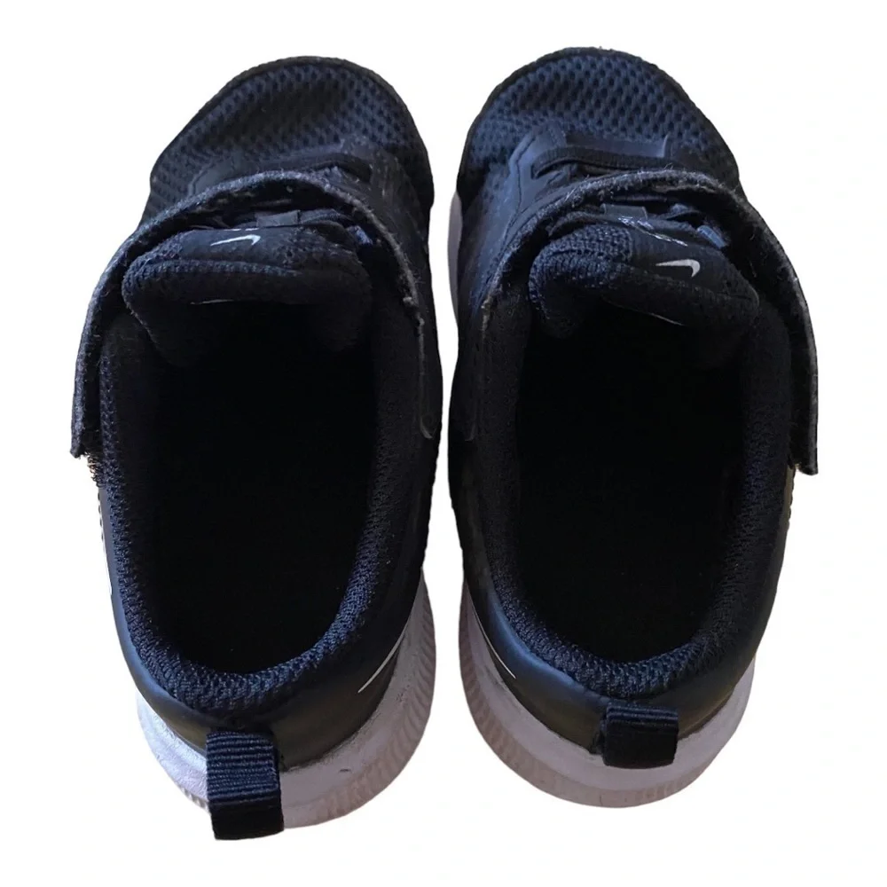 NIKE-UNISEX KIDS BLACK DOWNSHIFTER SHOES-SIZE 9C